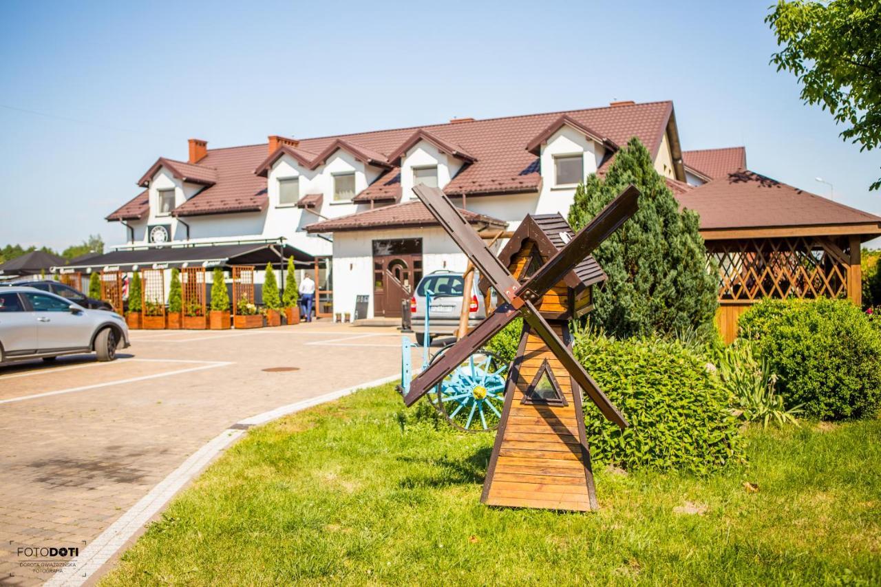 Bed and Breakfast Gosciniec Zacisze I Blisko A2 Dabie-Uniejow I Restauracja Exterior foto