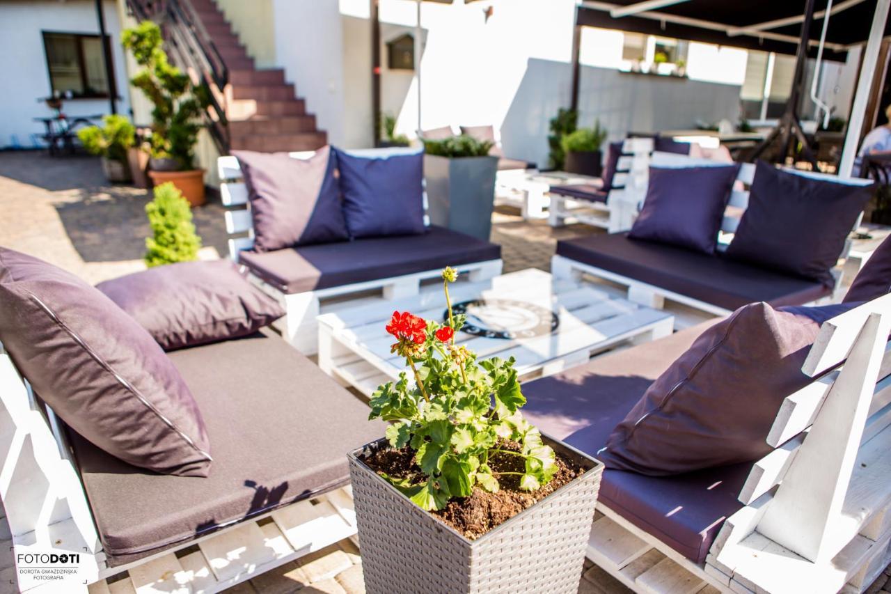Bed and Breakfast Gosciniec Zacisze I Blisko A2 Dabie-Uniejow I Restauracja Exterior foto