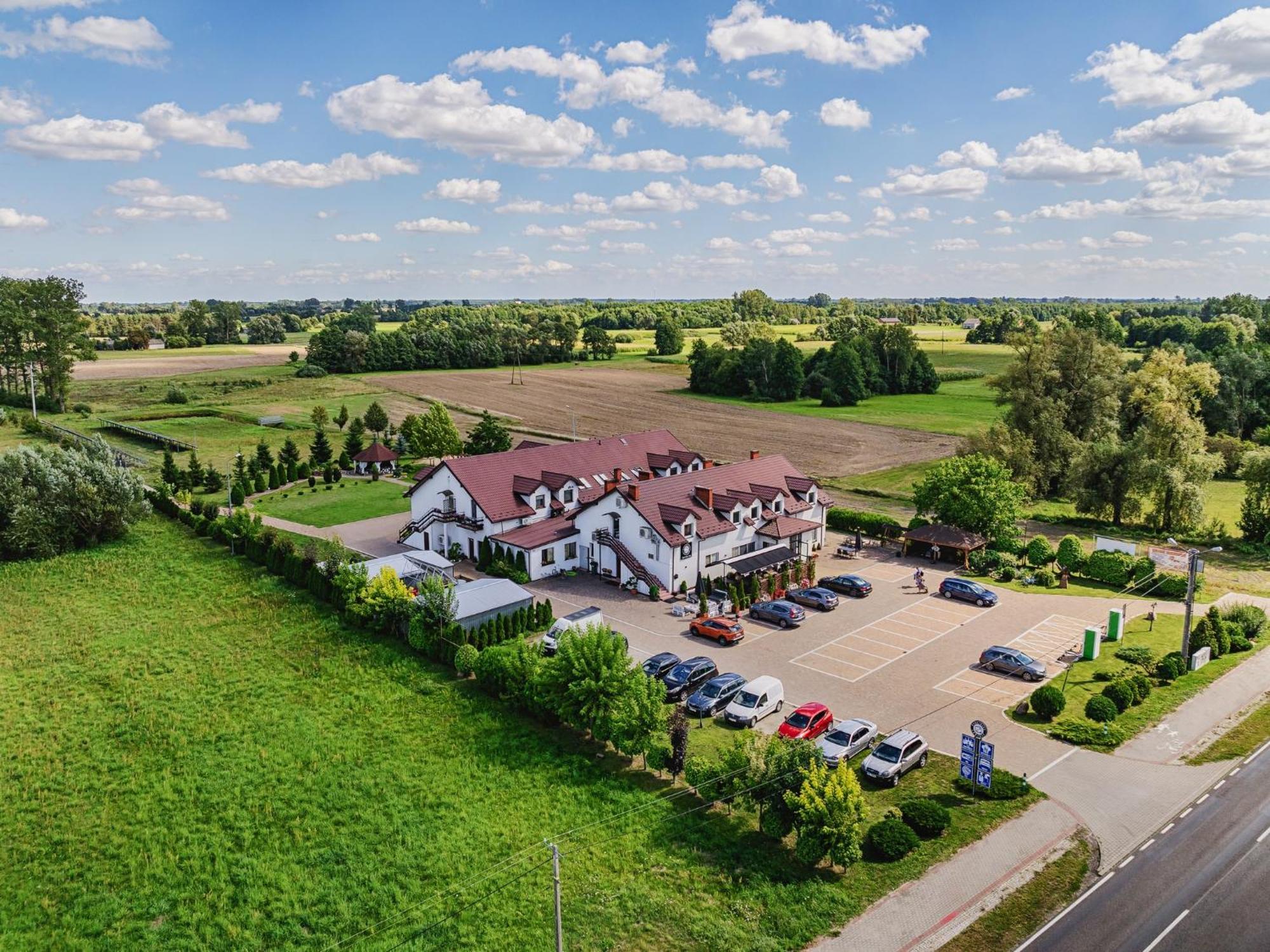 Bed and Breakfast Gosciniec Zacisze I Blisko A2 Dabie-Uniejow I Restauracja Exterior foto