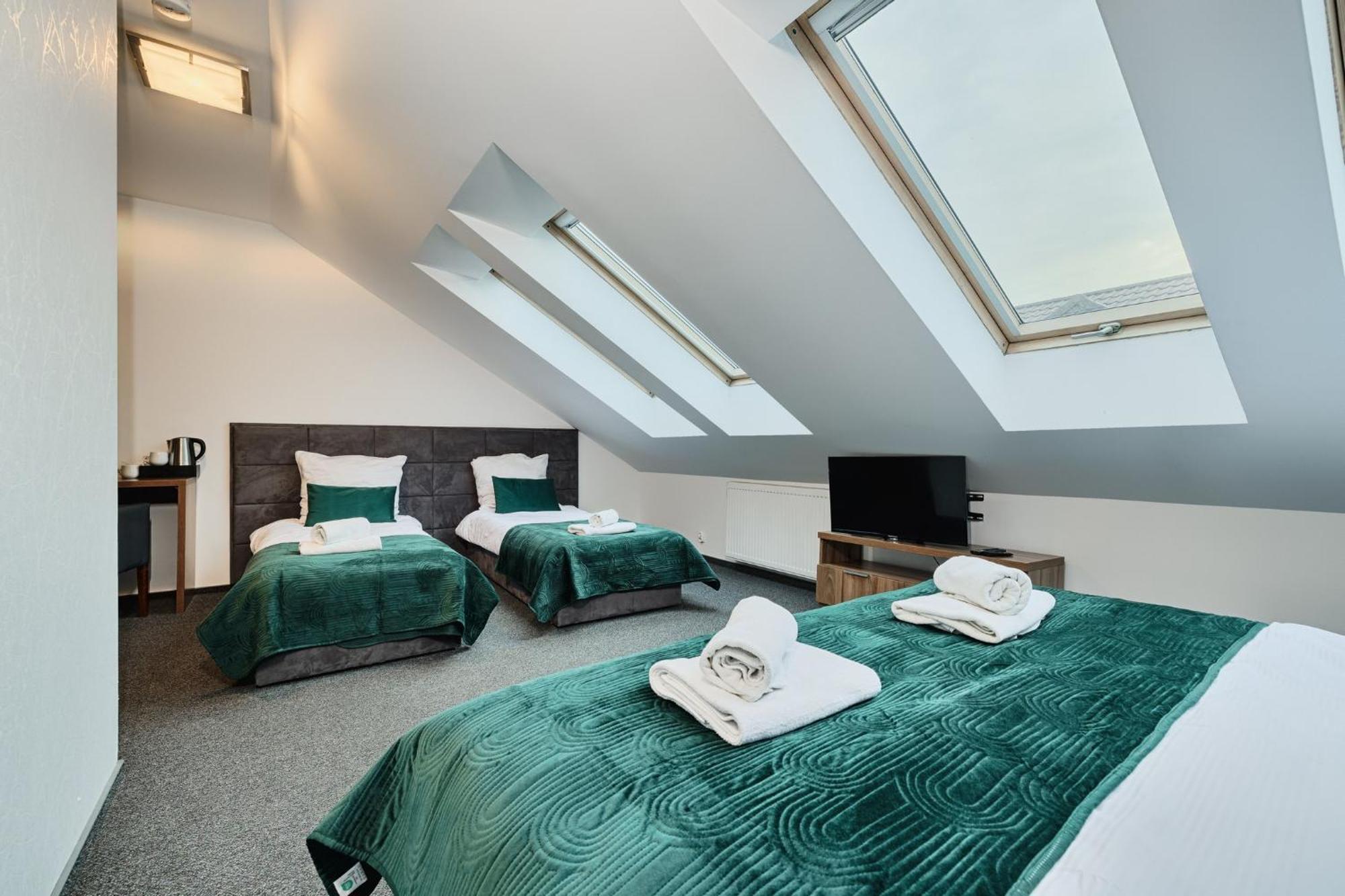 Bed and Breakfast Gosciniec Zacisze I Blisko A2 Dabie-Uniejow I Restauracja Exterior foto