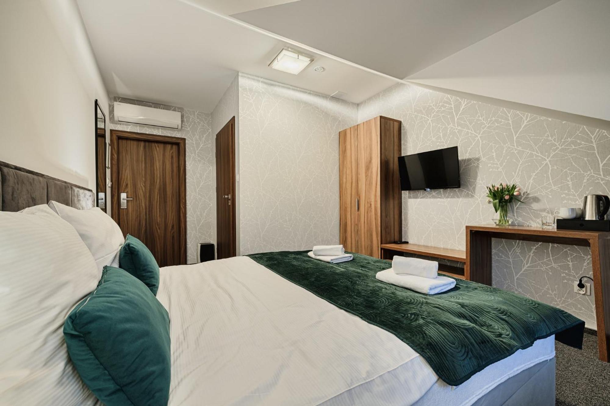 Bed and Breakfast Gosciniec Zacisze I Blisko A2 Dabie-Uniejow I Restauracja Exterior foto