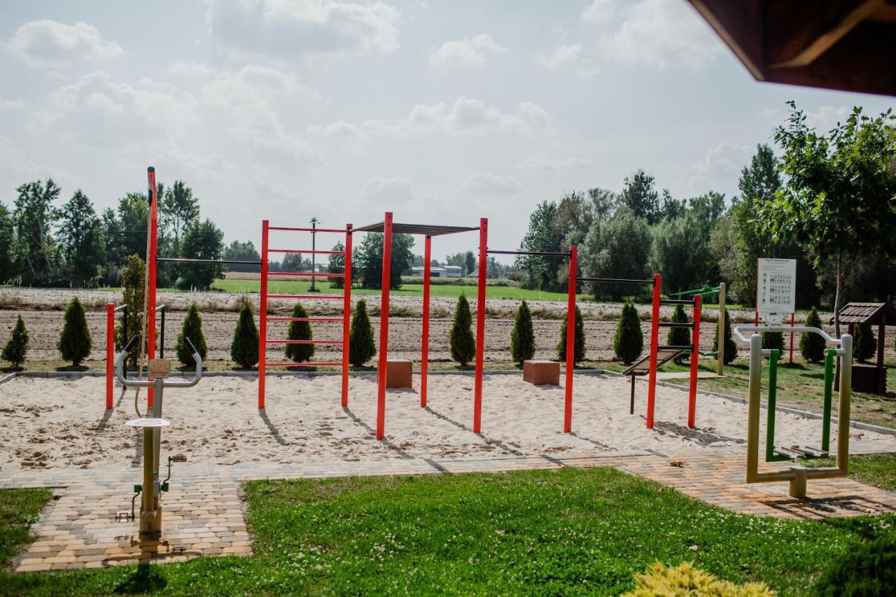 Bed and Breakfast Gosciniec Zacisze I Blisko A2 Dabie-Uniejow I Restauracja Exterior foto