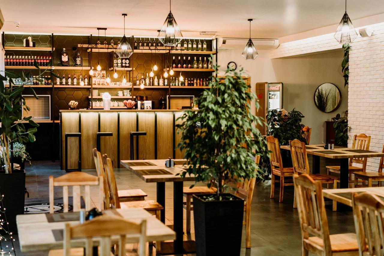 Bed and Breakfast Gosciniec Zacisze I Blisko A2 Dabie-Uniejow I Restauracja Exterior foto