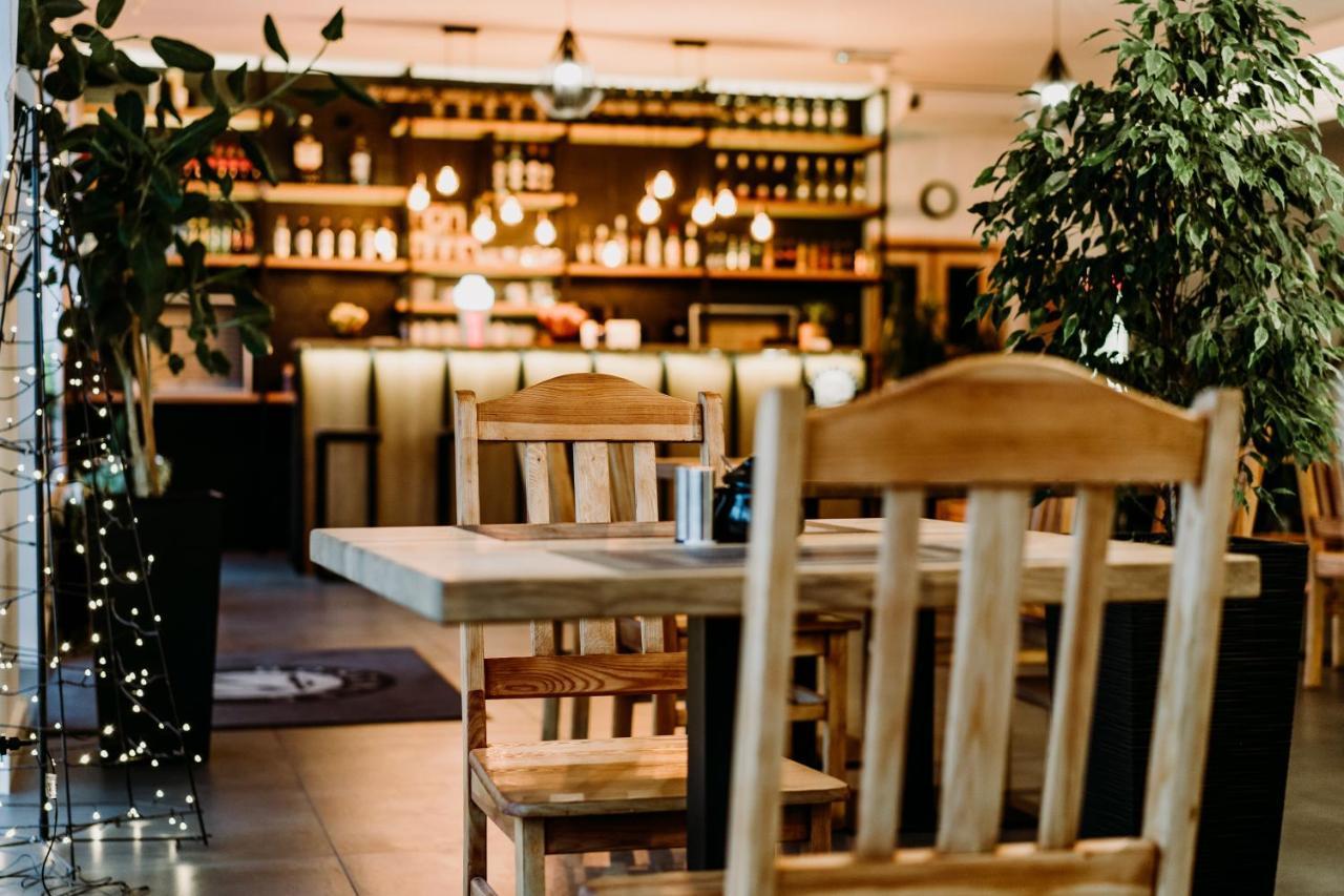 Bed and Breakfast Gosciniec Zacisze I Blisko A2 Dabie-Uniejow I Restauracja Exterior foto